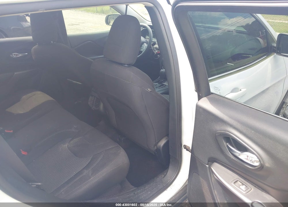 2019 JEEP CHEROKEE VIN: 1C4PJLCBXKD264204