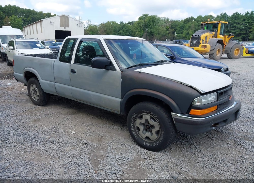 2001 CHEVROLET S-10 VIN: 1GCDT19W318221570