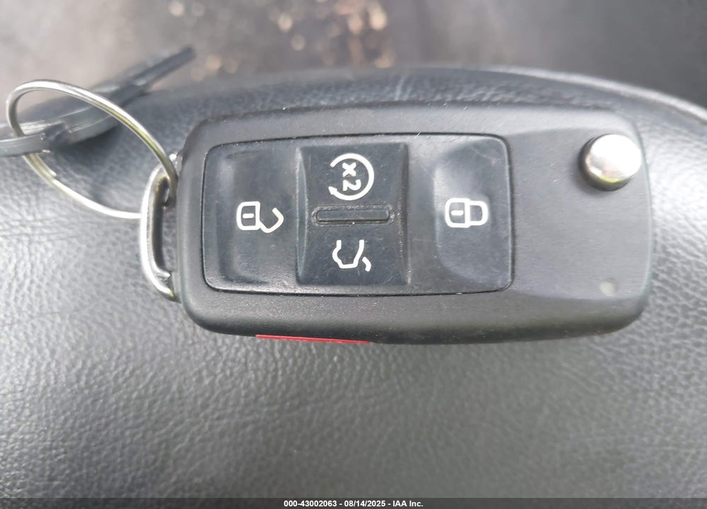 2014 VOLKSWAGEN PASSAT VIN: 1VWCN7A33EC011836