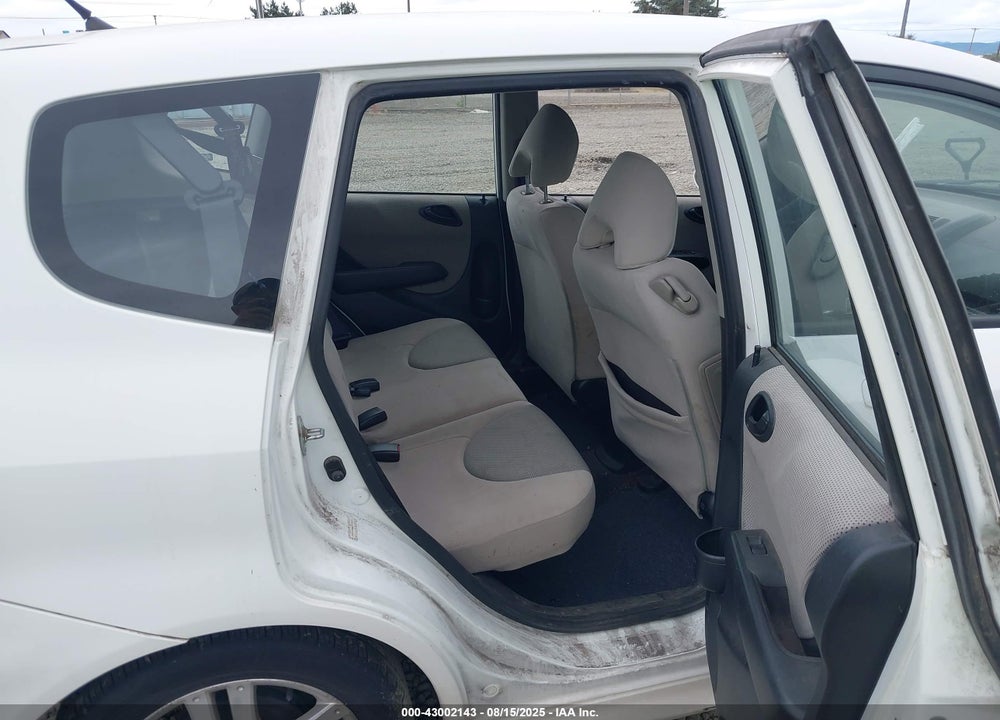 2007 HONDA FIT VIN: JHMGD38637S018423