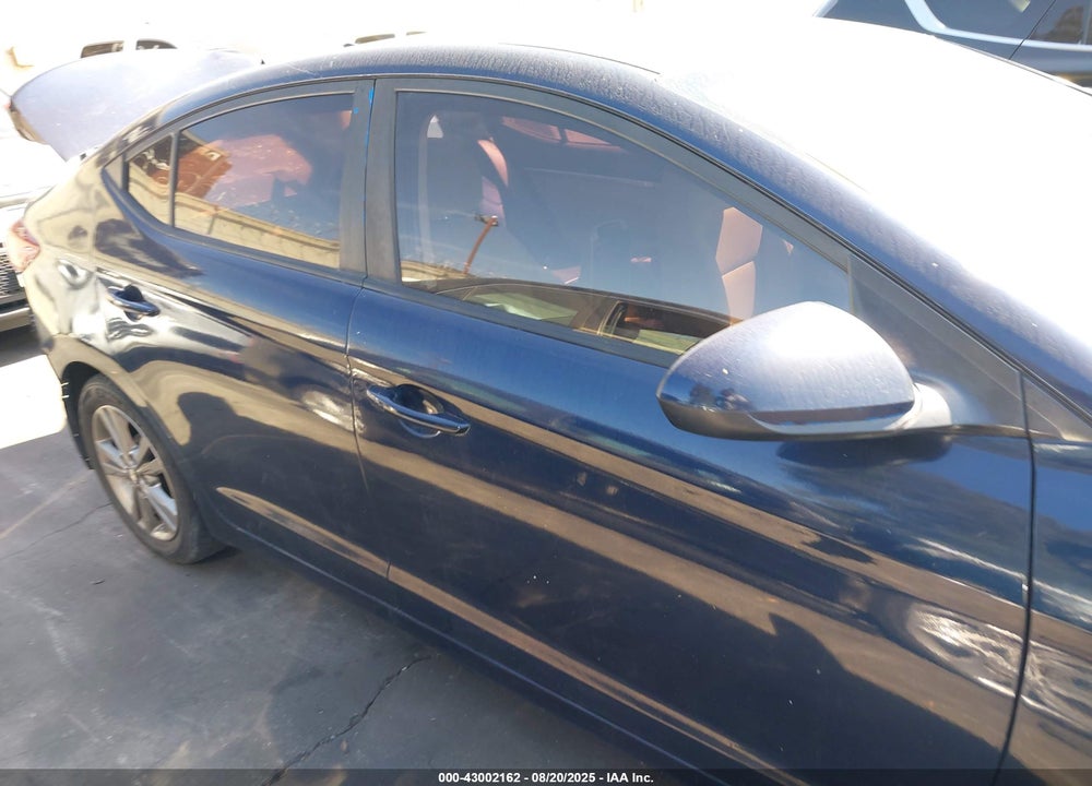 2017 HYUNDAI ELANTRA VIN: KMHD84LF0HU161109