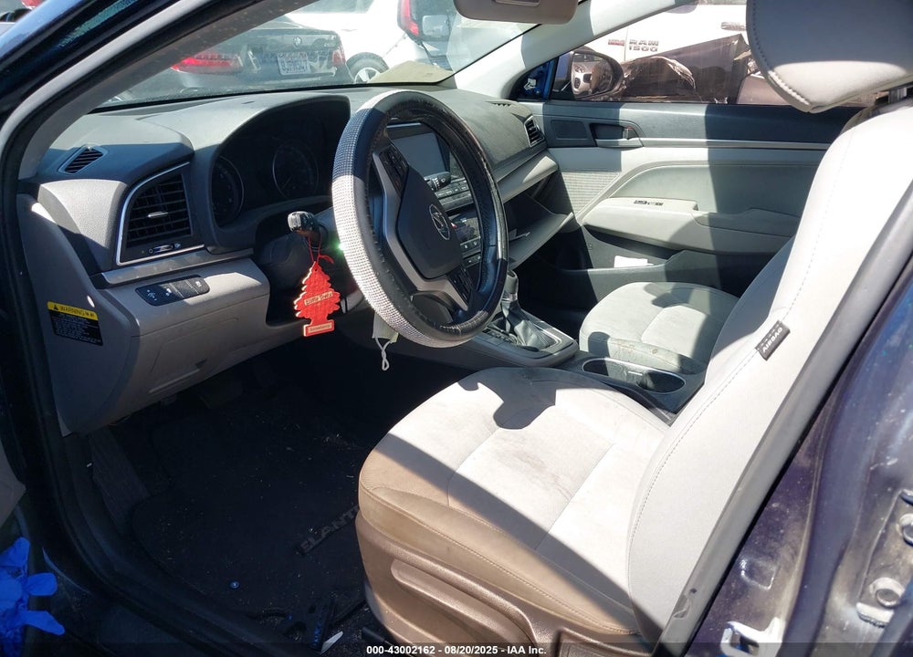 2017 HYUNDAI ELANTRA VIN: KMHD84LF0HU161109