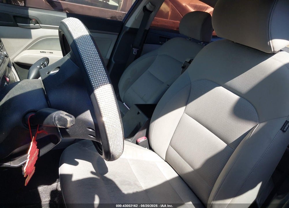 2017 HYUNDAI ELANTRA VIN: KMHD84LF0HU161109
