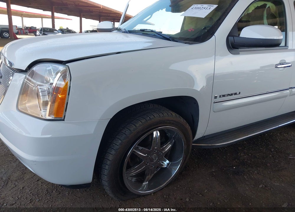 2007 GMC YUKON DENALI VIN: 1GKFK63837J197828