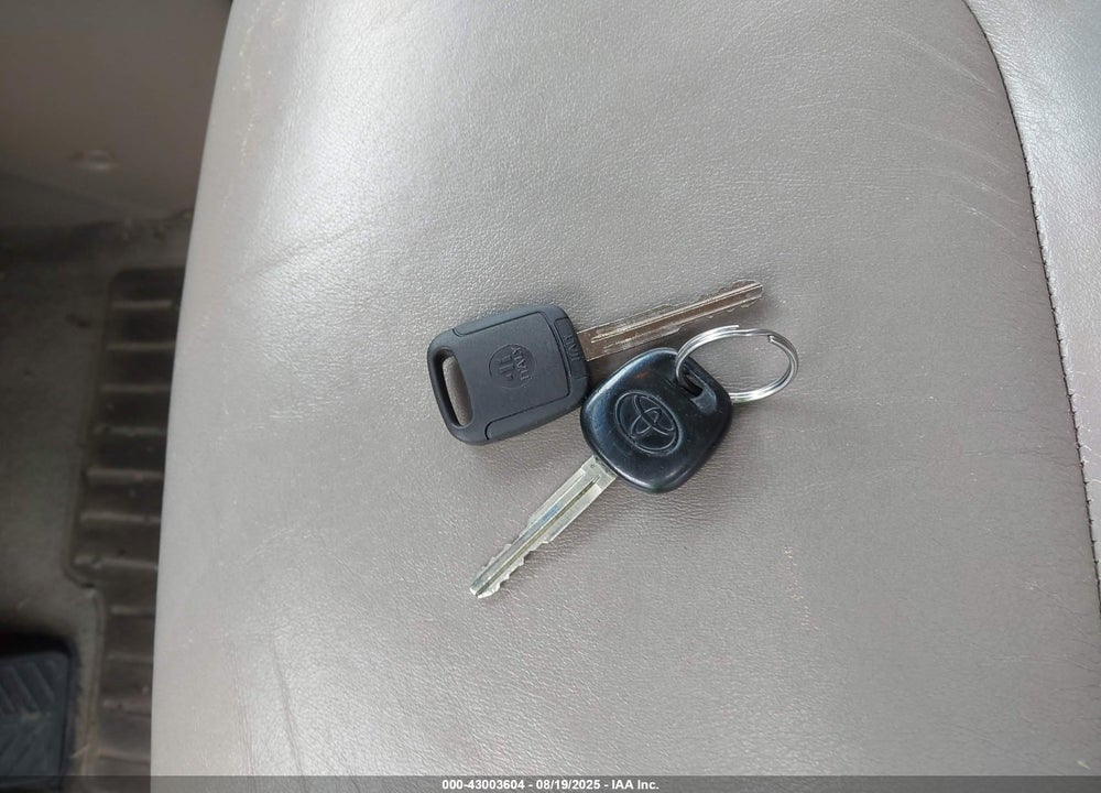 2004 TOYOTA SIENNA XLE VIN: 5TDZA22C24S079844
