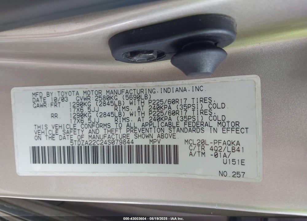 2004 TOYOTA SIENNA XLE VIN: 5TDZA22C24S079844