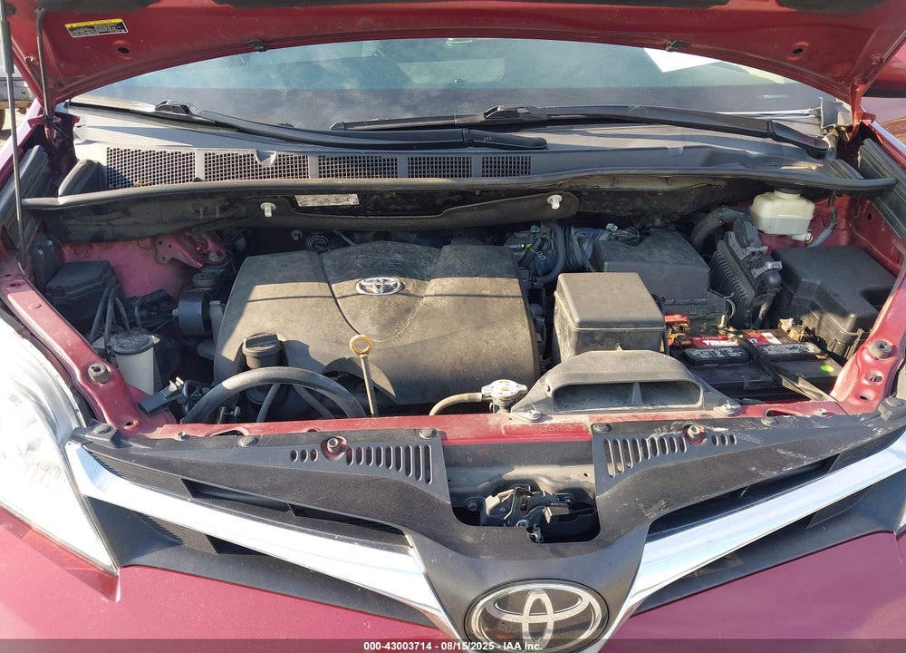2018 TOYOTA SIENNA LE 8 PASSENGER VIN: 5TDKZ3DC8JS941358