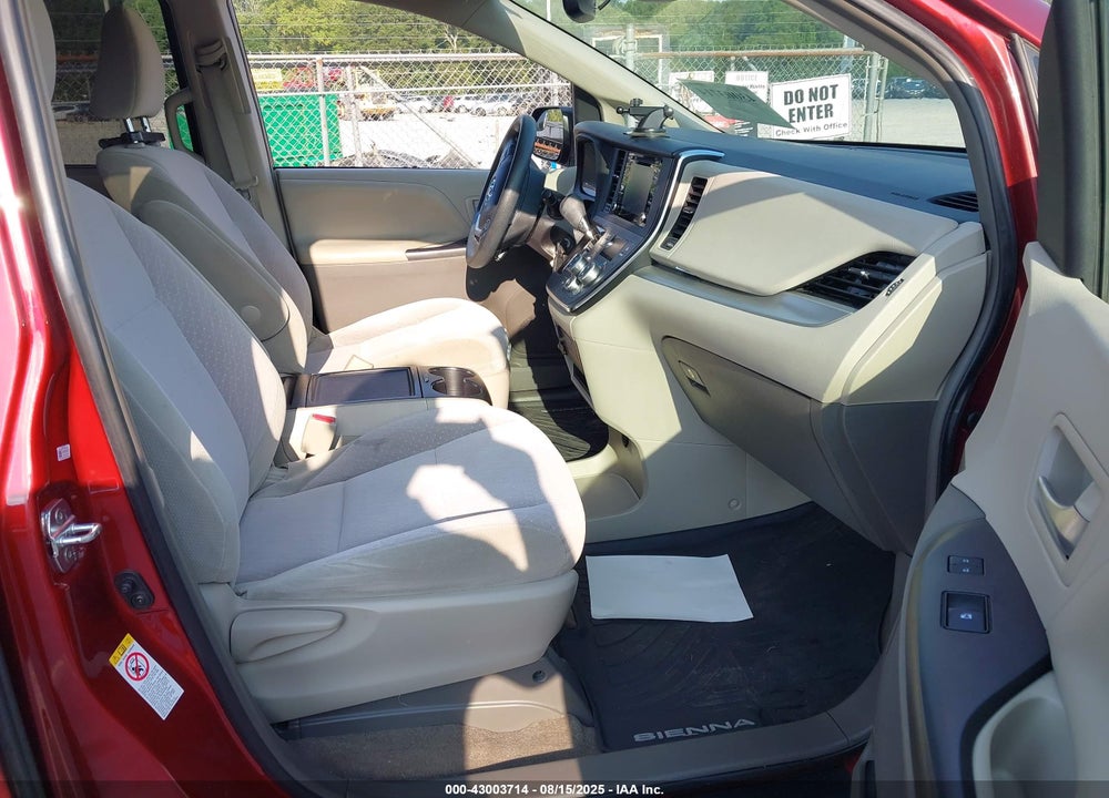 2018 TOYOTA SIENNA LE 8 PASSENGER VIN: 5TDKZ3DC8JS941358