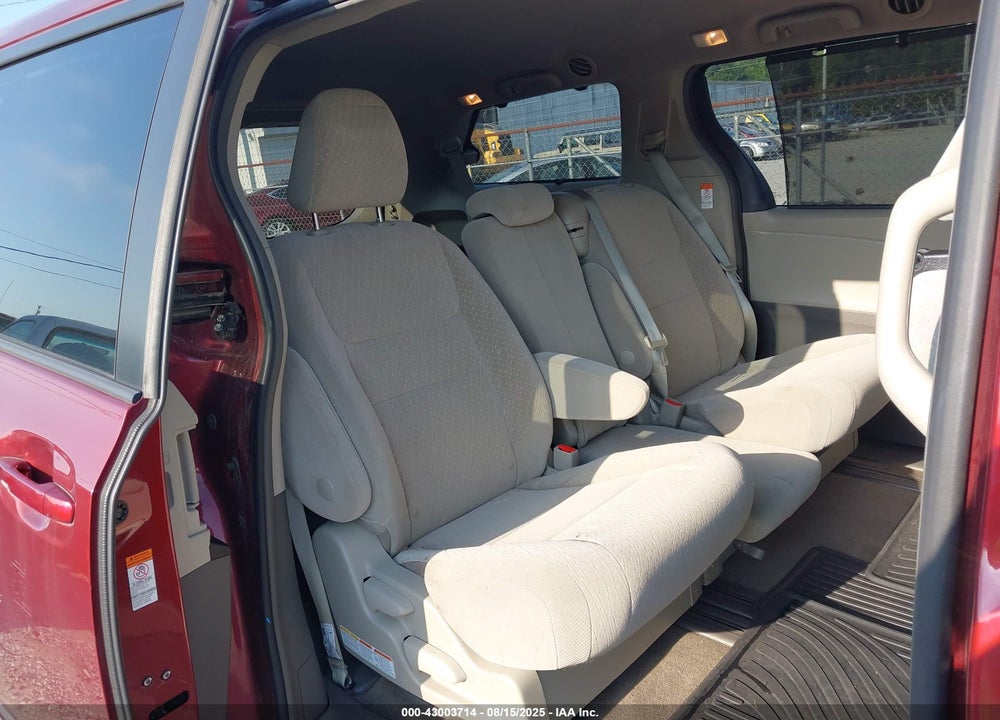 2018 TOYOTA SIENNA LE 8 PASSENGER VIN: 5TDKZ3DC8JS941358