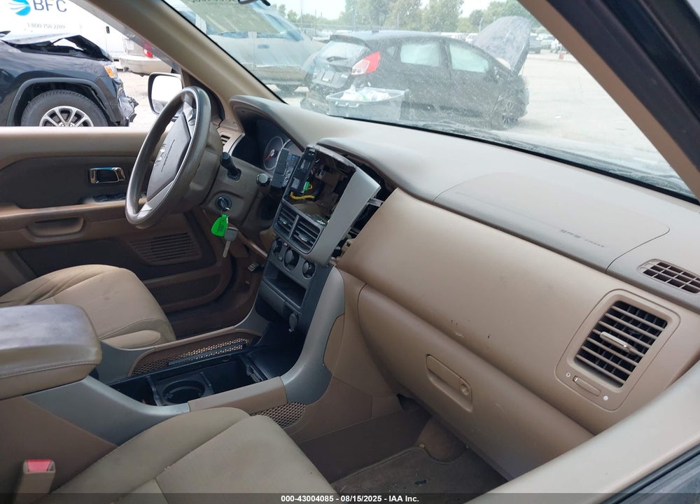 2006 HONDA PILOT LX VIN: 2HKYF181X6H562939