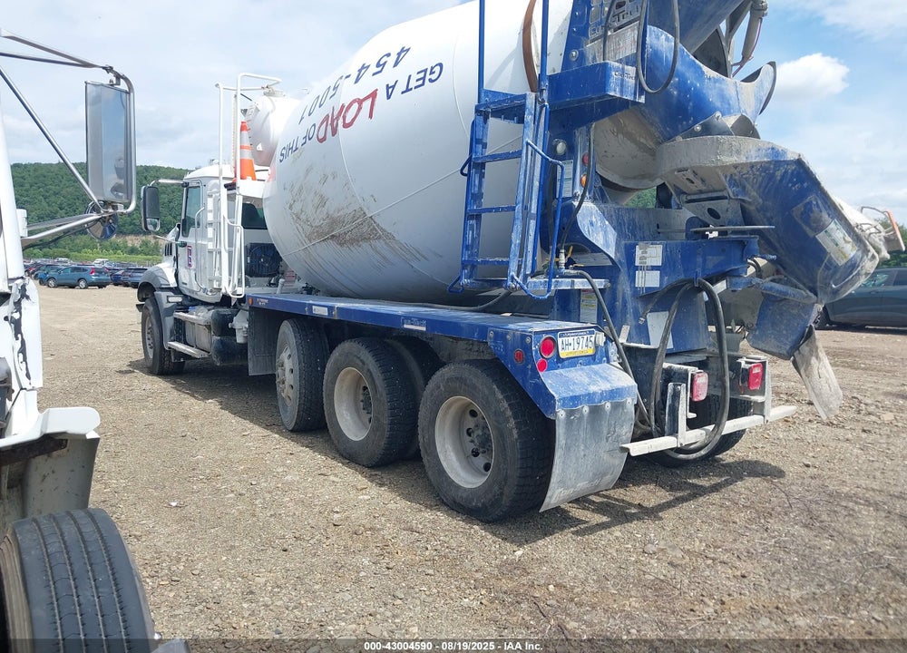 2022 MACK GRANITE VIN: 1M2GR2GC9NM027130