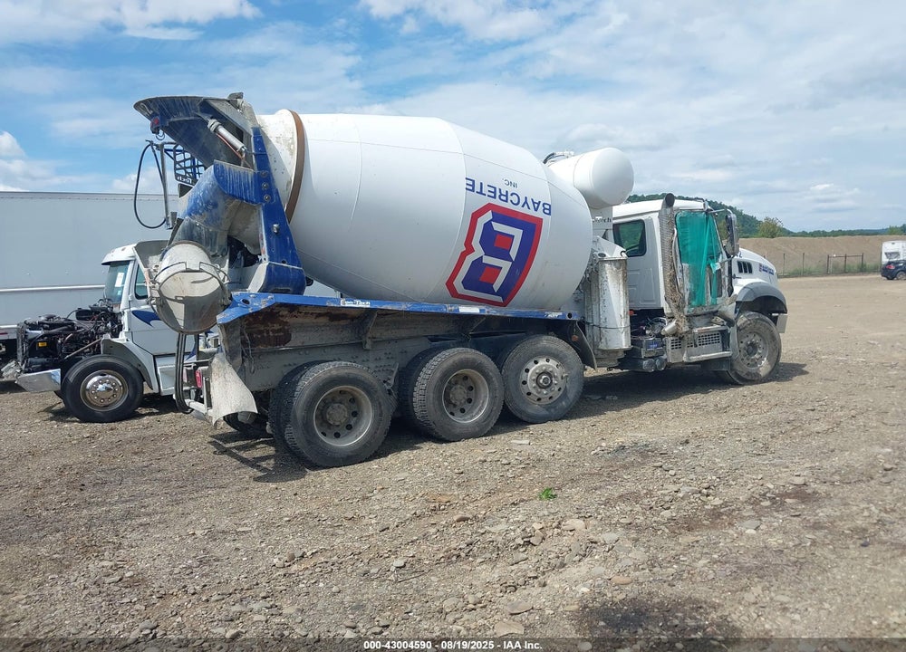 2022 MACK GRANITE VIN: 1M2GR2GC9NM027130