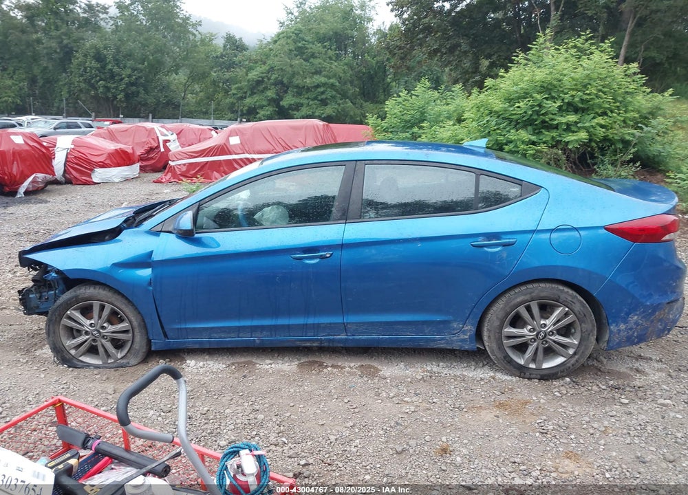 2017 HYUNDAI ELANTRA VIN: 5NPD84LF5HH179300