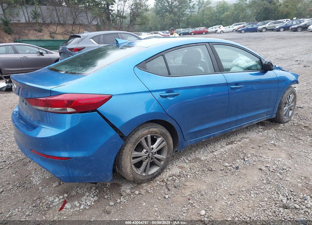 2017 HYUNDAI ELANTRA VIN: 5NPD84LF5HH179300