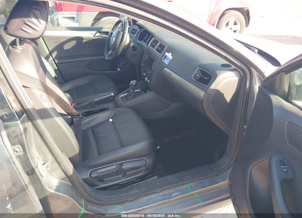 2015 VOLKSWAGEN JETTA 1.8T SE VIN: 3VWD17AJ2FM320695