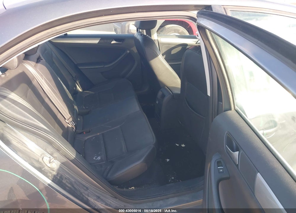 2015 VOLKSWAGEN JETTA 1.8T SE VIN: 3VWD17AJ2FM320695
