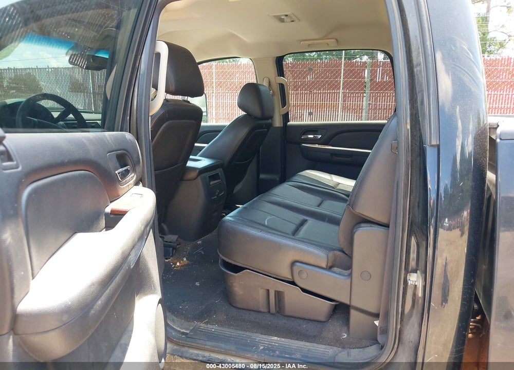 2010 CHEVROLET SILVERADO 3500HD LTZ VIN: 1GC7K1B65AF105244