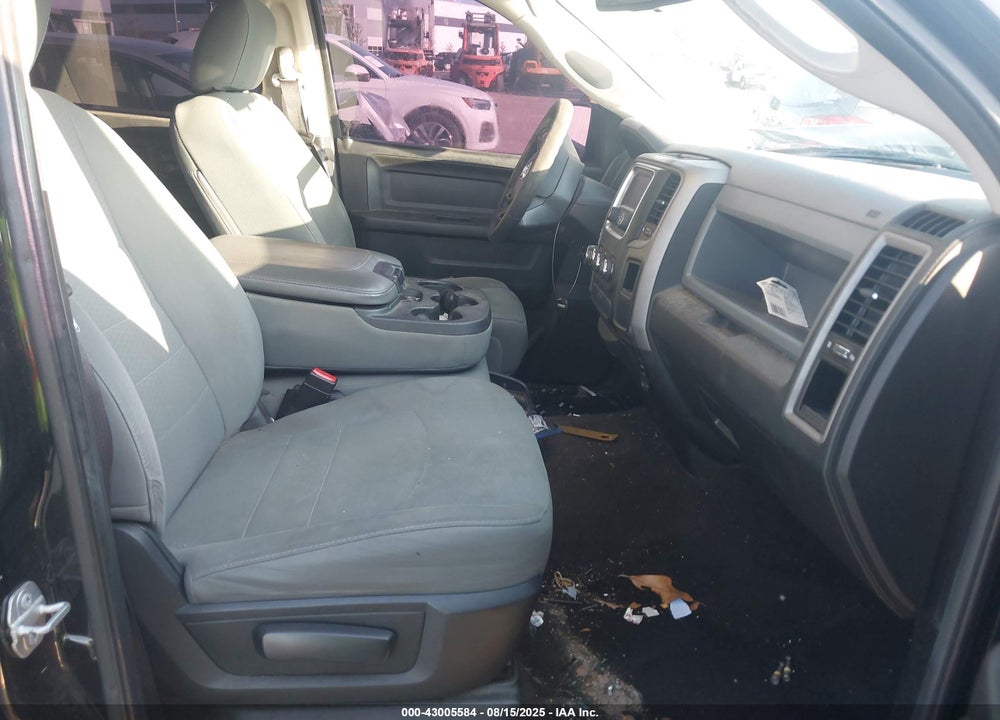 2016 RAM 1500 VIN: 3C6RR6KT3GG275513