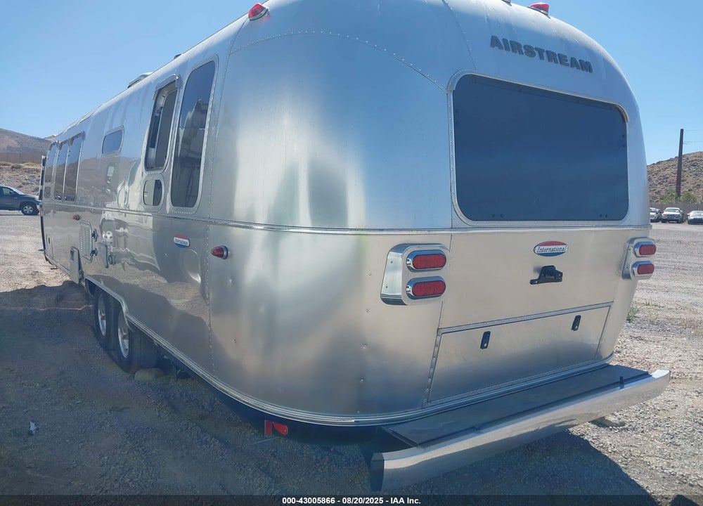 2018 AIRSTREAM TRAILER VIN: 1STJFYP28JJ543831