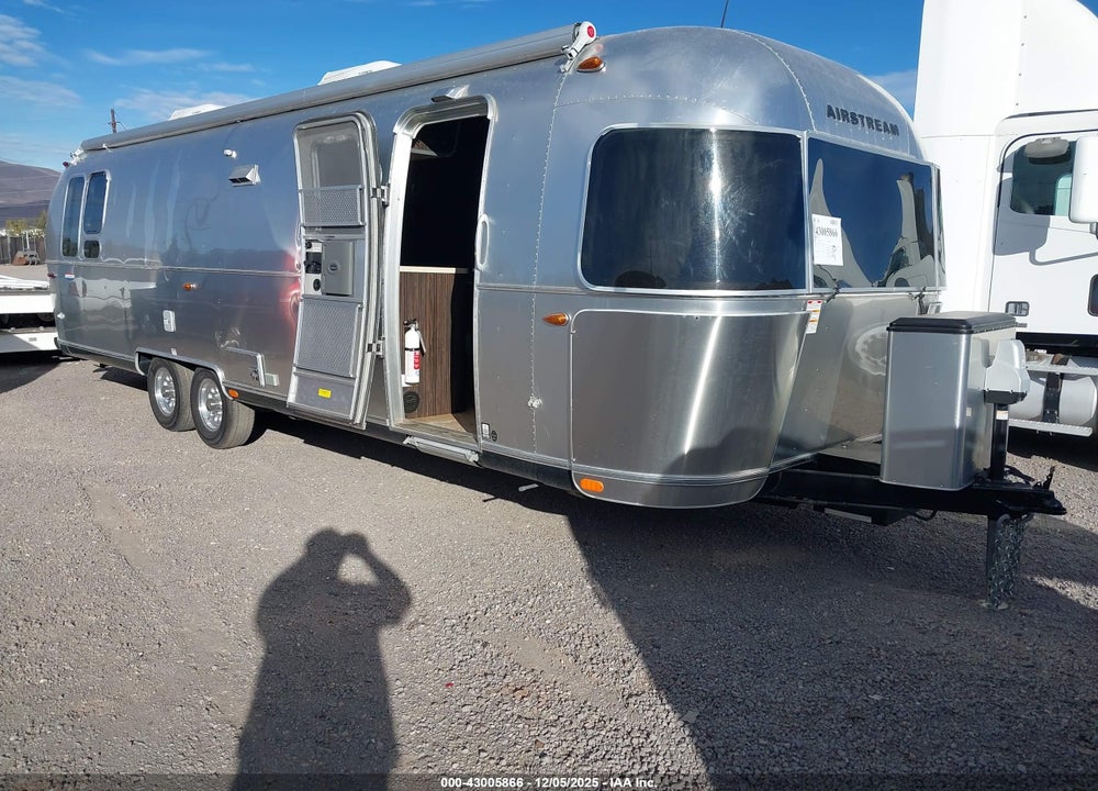 2018 AIRSTREAM TRAILER VIN: 1STJFYP28JJ543831