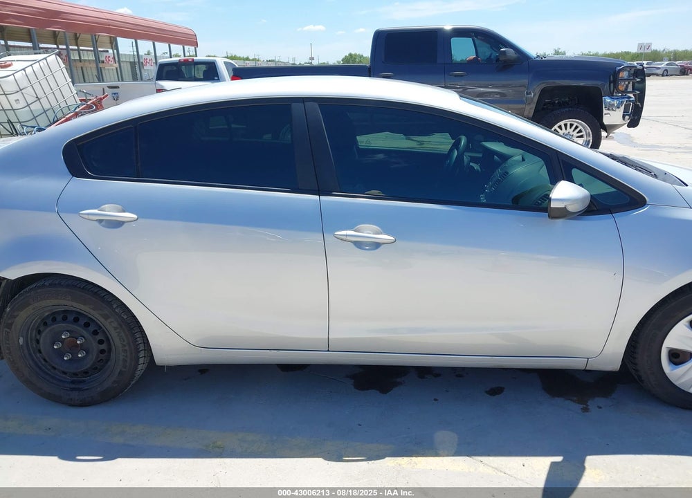 2017 KIA FORTE VIN: 3KPFK4A74HE109037