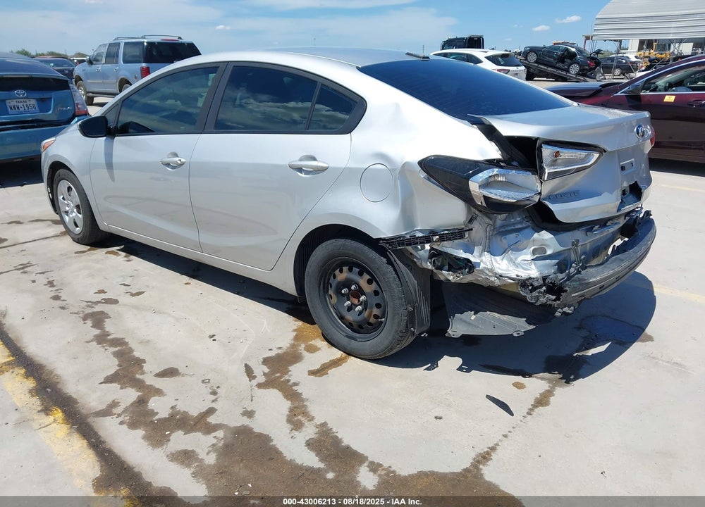 2017 KIA FORTE VIN: 3KPFK4A74HE109037
