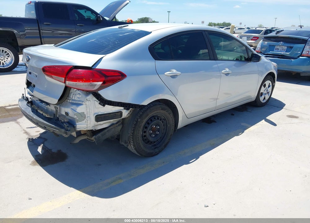 2017 KIA FORTE VIN: 3KPFK4A74HE109037
