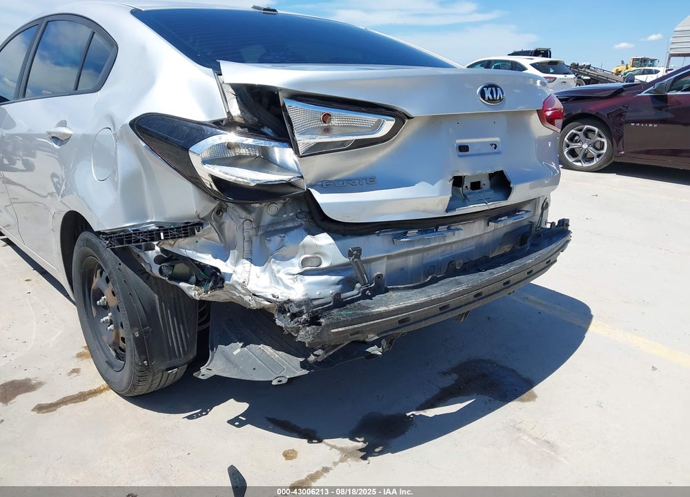 2017 KIA FORTE VIN: 3KPFK4A74HE109037