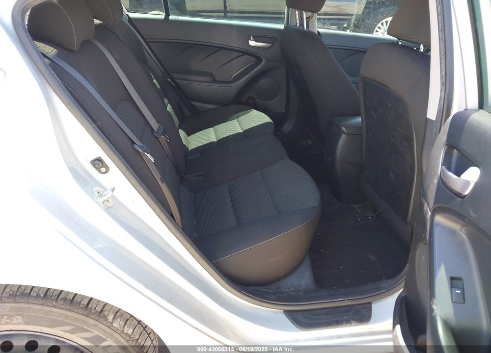 2017 KIA FORTE VIN: 3KPFK4A74HE109037