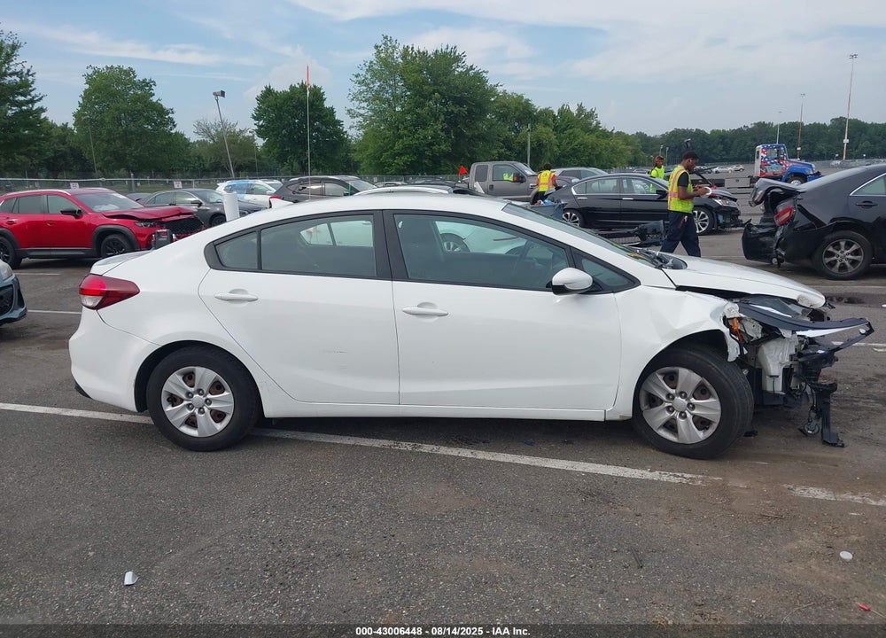 2017 KIA FORTE VIN: 3KPFK4A76HE057961