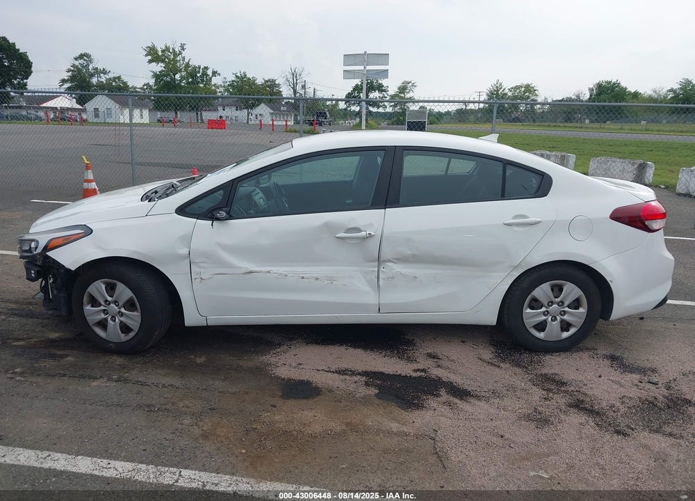 2017 KIA FORTE VIN: 3KPFK4A76HE057961