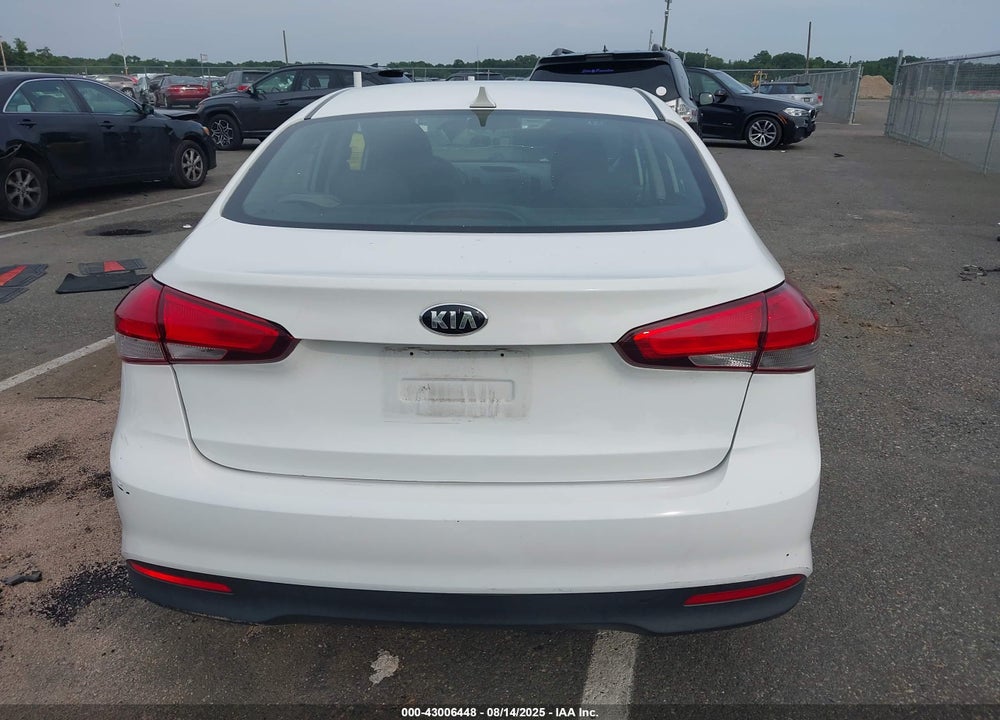 2017 KIA FORTE VIN: 3KPFK4A76HE057961