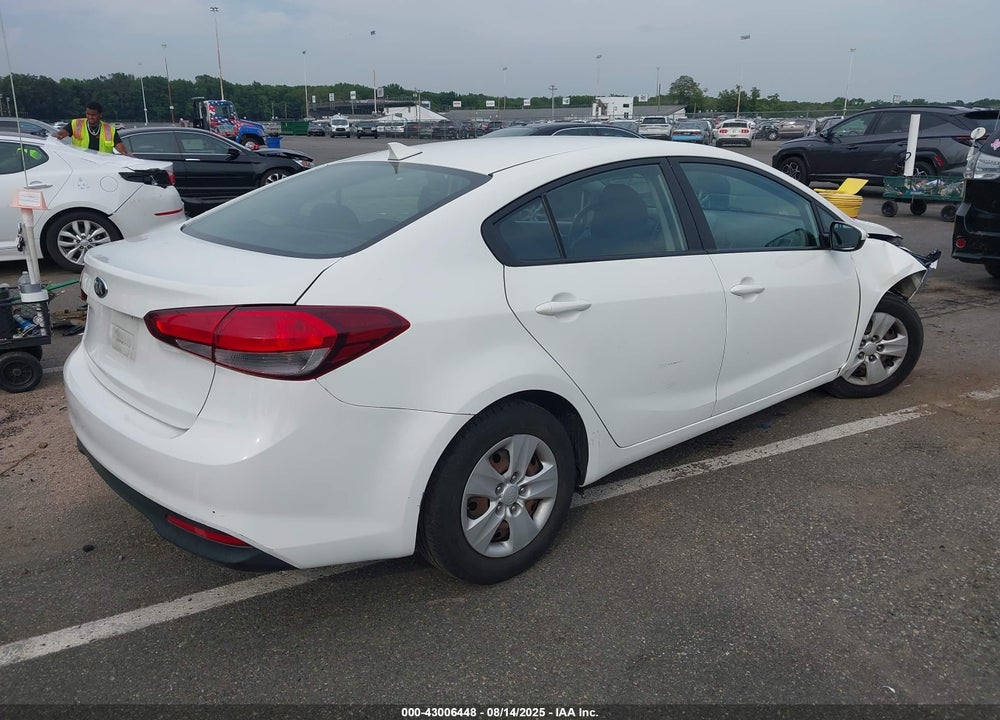 2017 KIA FORTE VIN: 3KPFK4A76HE057961