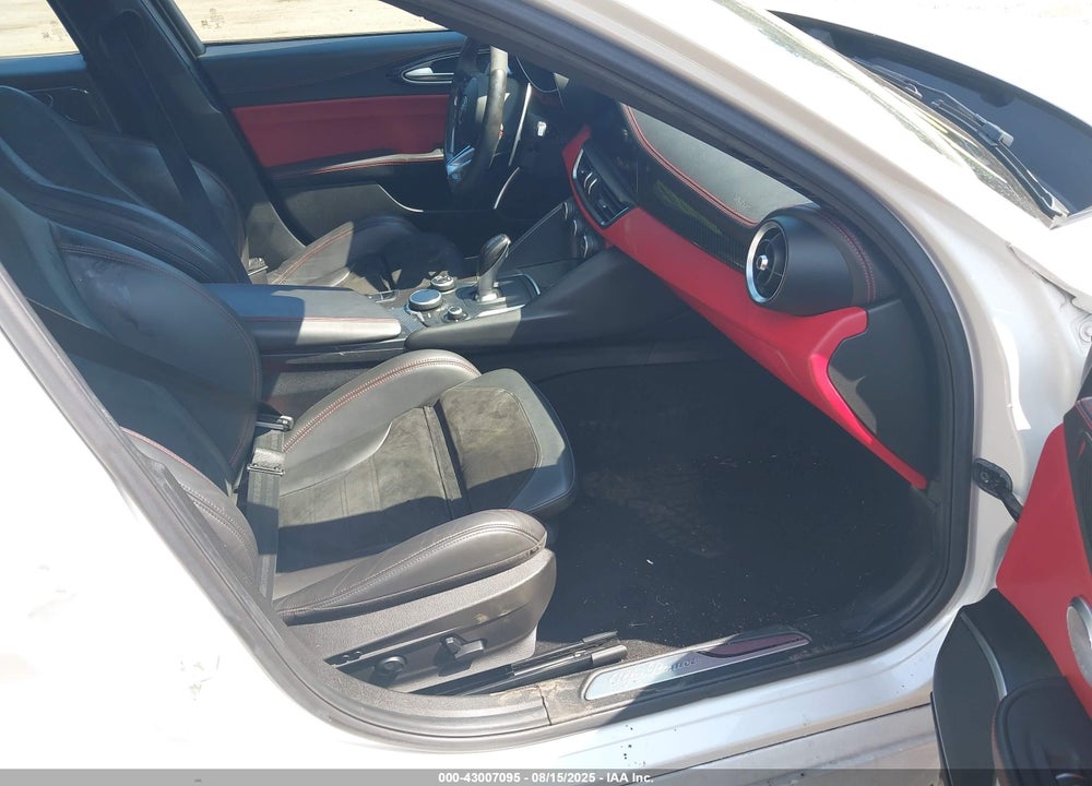 2017 ALFA ROMEO GIULIA QUADRIFOGLIO RWD VIN: ZARFAEAVXH7560583