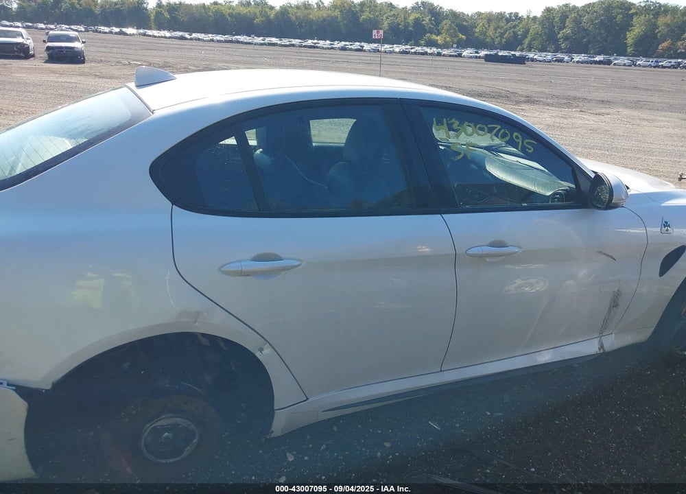 2017 ALFA ROMEO GIULIA QUADRIFOGLIO RWD VIN: ZARFAEAVXH7560583