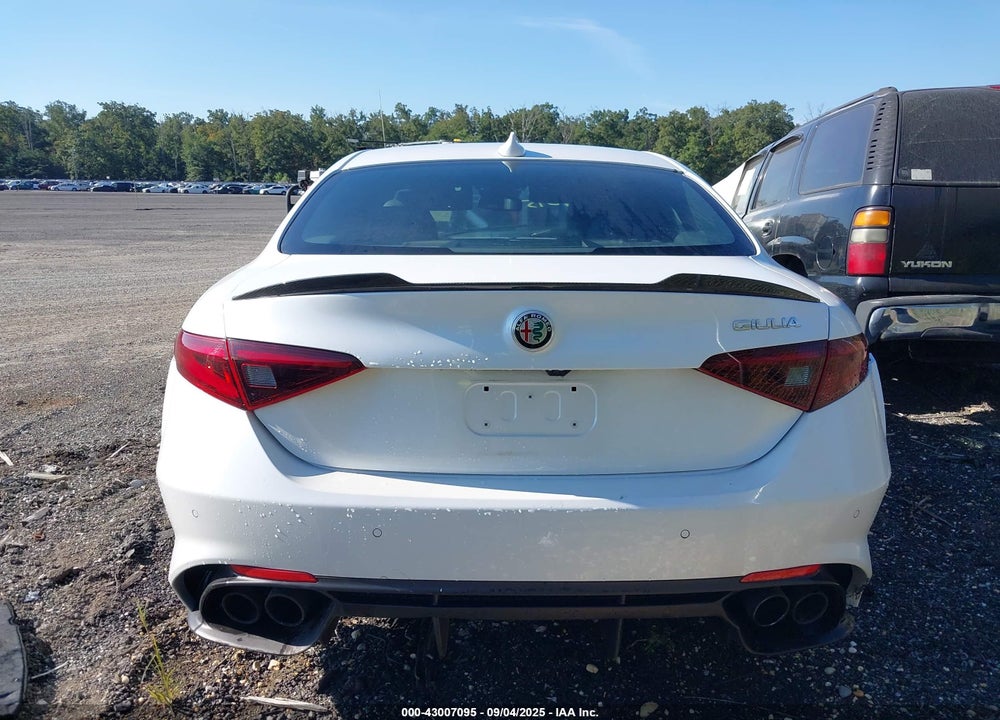 2017 ALFA ROMEO GIULIA QUADRIFOGLIO RWD VIN: ZARFAEAVXH7560583