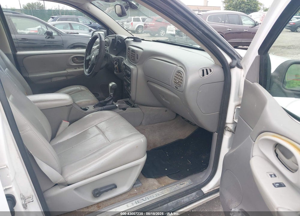2008 CHEVROLET TRAILBLAZER LT VIN: 1GNDT13S482152009