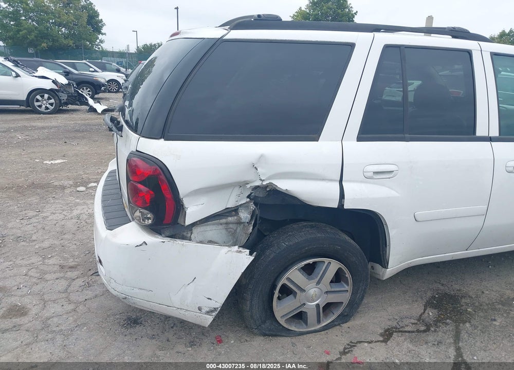 2008 CHEVROLET TRAILBLAZER LT VIN: 1GNDT13S482152009