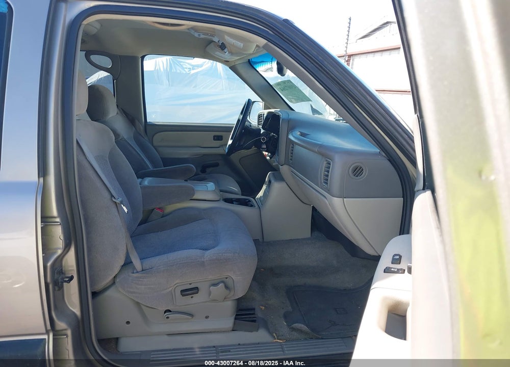 2001 CHEVROLET TAHOE LS VIN: 1GNEC13T91R213297