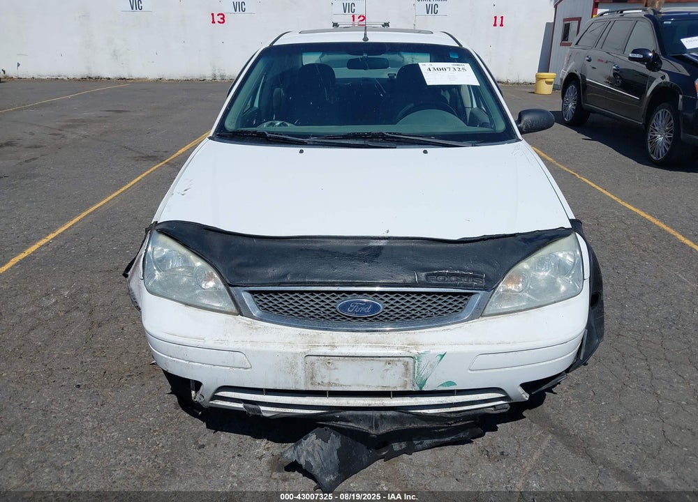 2005 FORD FOCUS ZX4 VIN: 1FAFP34N05W237661