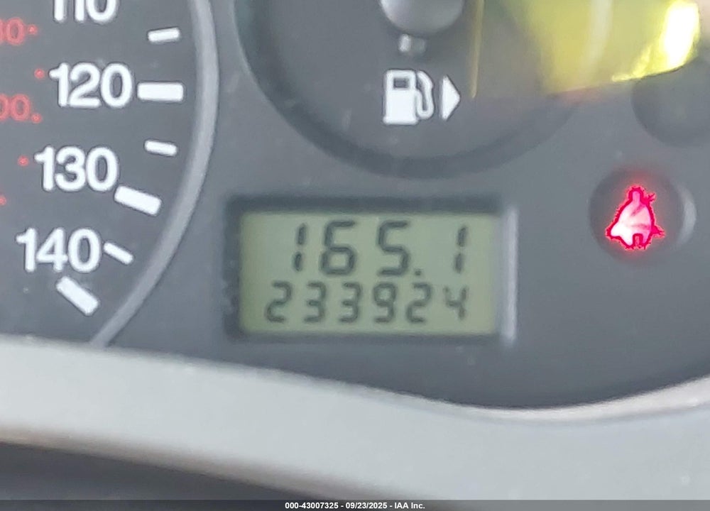 2005 FORD FOCUS ZX4 VIN: 1FAFP34N05W237661