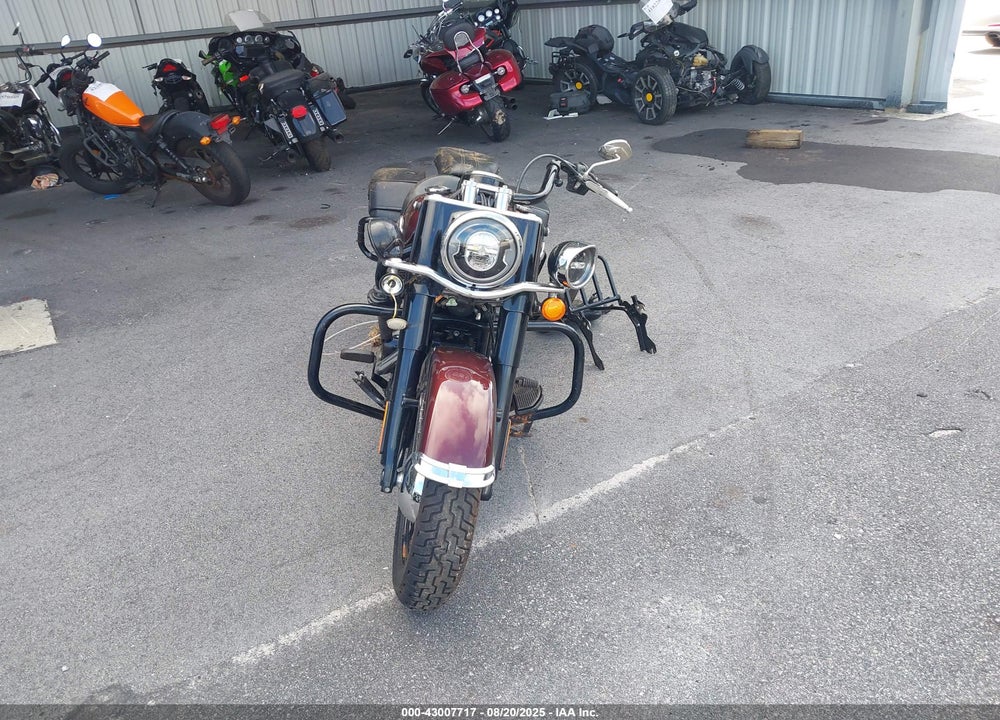 2018 HARLEY-DAVIDSON FLHCS HERITAGE CLASSIC 114 VIN: 1HD1YBK1XJC039336