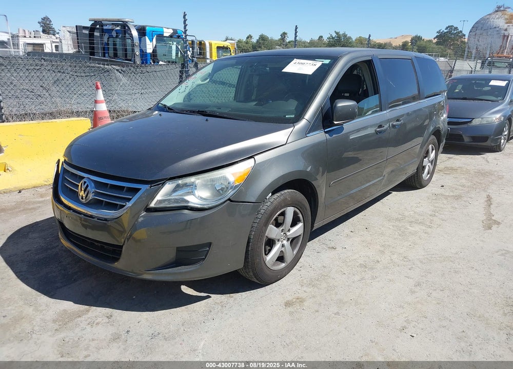 2010 VOLKSWAGEN ROUTAN SE VIN: 2V4RW3D1XAR272420
