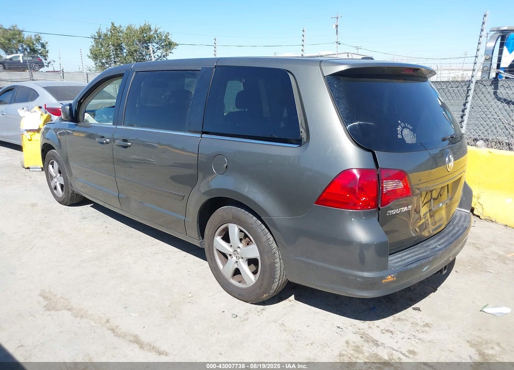 2010 VOLKSWAGEN ROUTAN SE VIN: 2V4RW3D1XAR272420