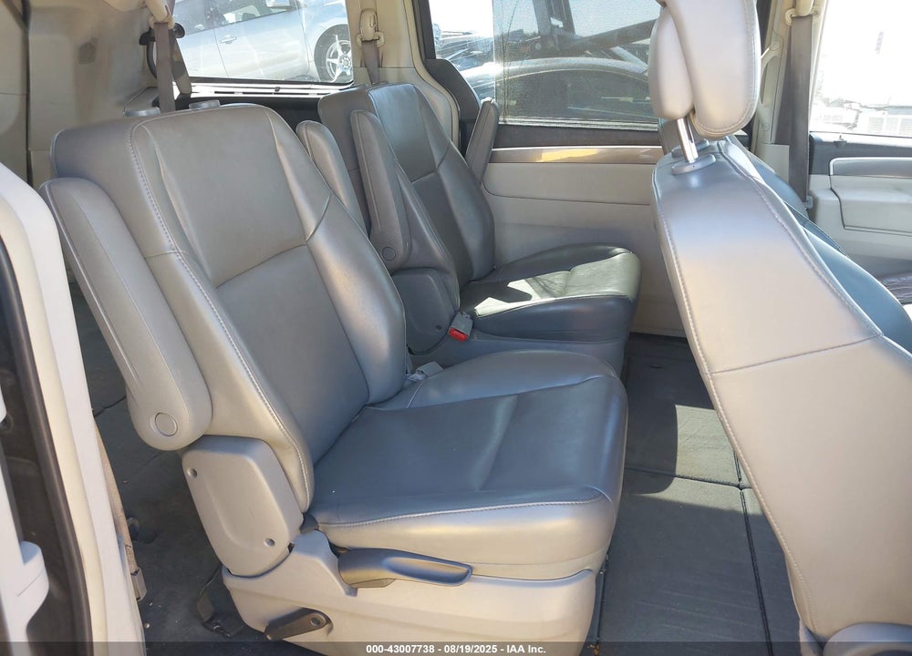 2010 VOLKSWAGEN ROUTAN SE VIN: 2V4RW3D1XAR272420