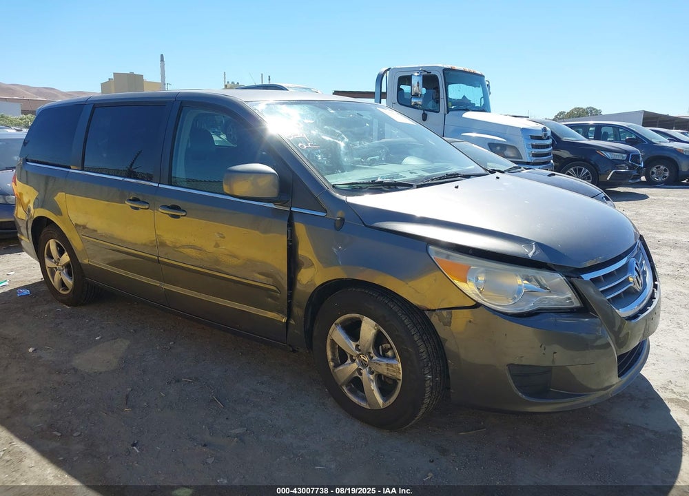 2010 VOLKSWAGEN ROUTAN SE VIN: 2V4RW3D1XAR272420
