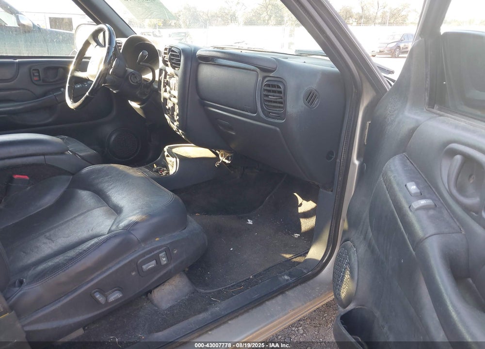 2001 CHEVROLET BLAZER LT VIN: 1GNDT13WX12182320