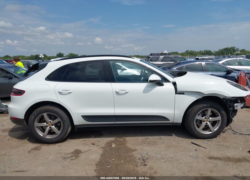 2018 PORSCHE MACAN VIN: WP1AA2A53JLB09882