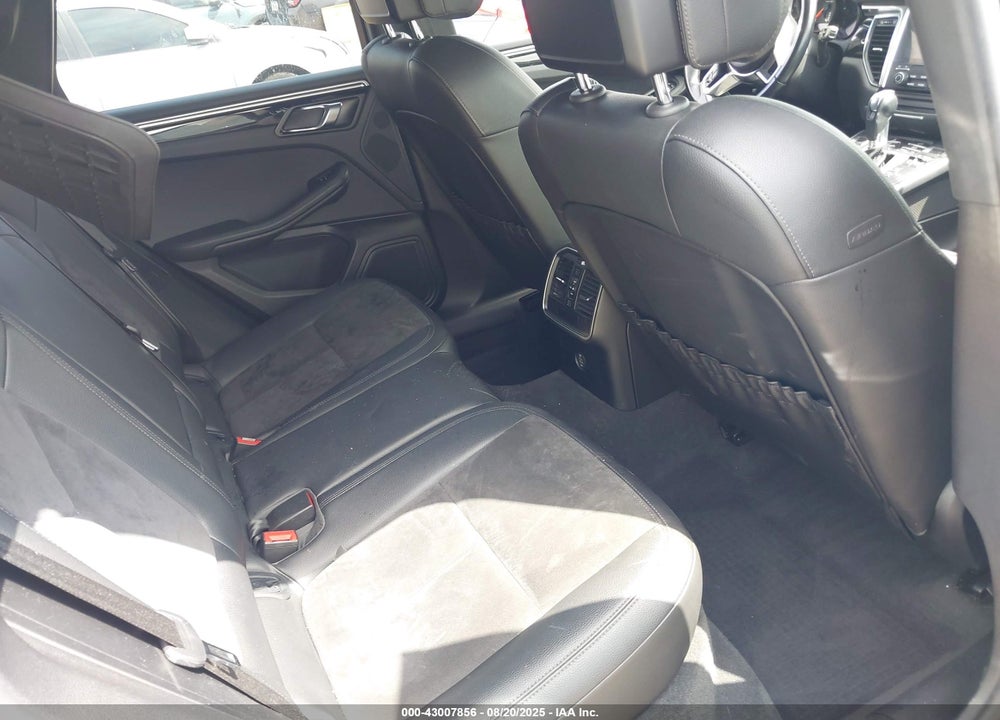 2018 PORSCHE MACAN VIN: WP1AA2A53JLB09882