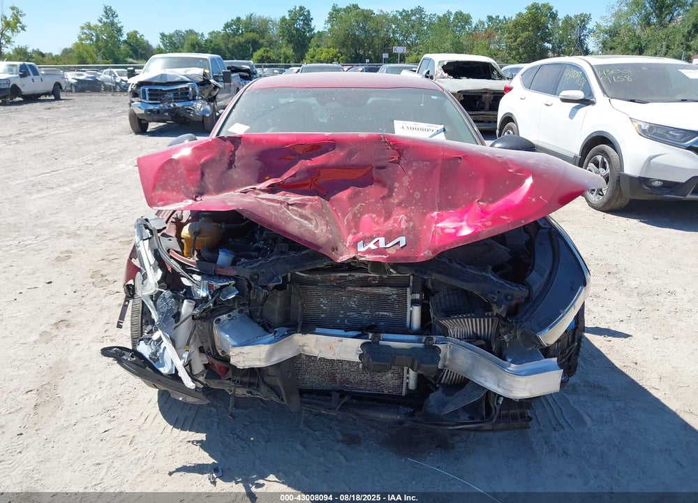2022 KIA K5 VIN: 5XXG64J28NG158273